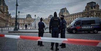 Во Франции задержали двух главных подозреваемых по делу об ограблении Лувра. Что с драгоценностями?