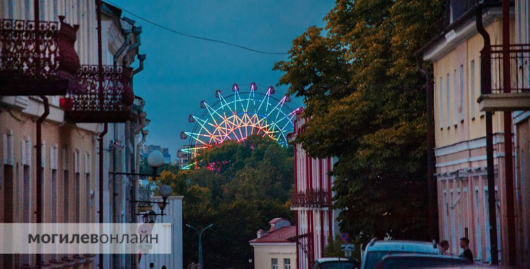 Посмотрите, какую подсветку сделали на гродненском колесе обозрения — можно «залипнуть»