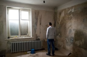 Вместо суда — приказ директора: в колледже Новополоцка сиротам незаконно запретили тратить свои деньги