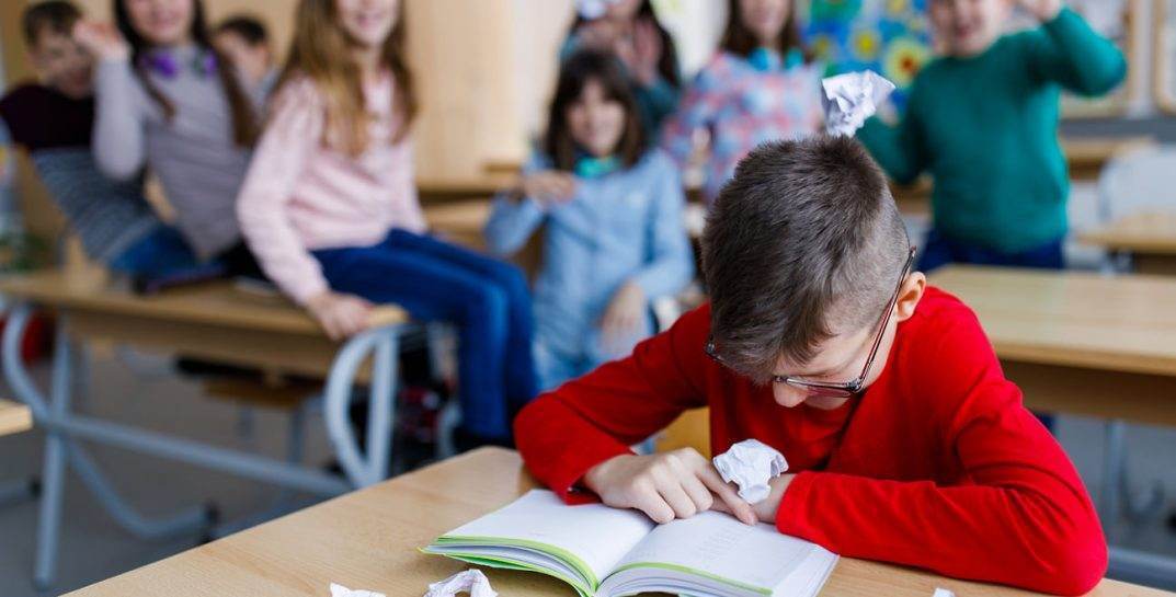 «Перевести в другую школу — не выход» — Поговорили с психологом из Могилева о том, как помочь ребенку, которого буллят