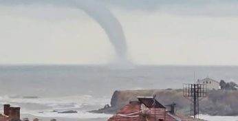 Снег, потоп и водяные смерчи — посмотрите, что творится сейчас в Болгарии