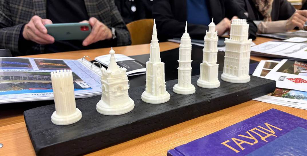 Могилевские студенты придумали уникальные шахматы в виде достопримечательностей Беларуси