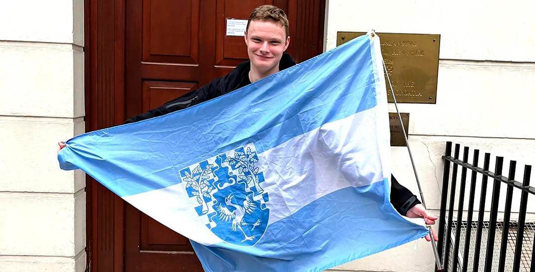 Между Хорватией и Сербией был неподеленный кусочек земли, поэтому обычный парень просто создал там государство