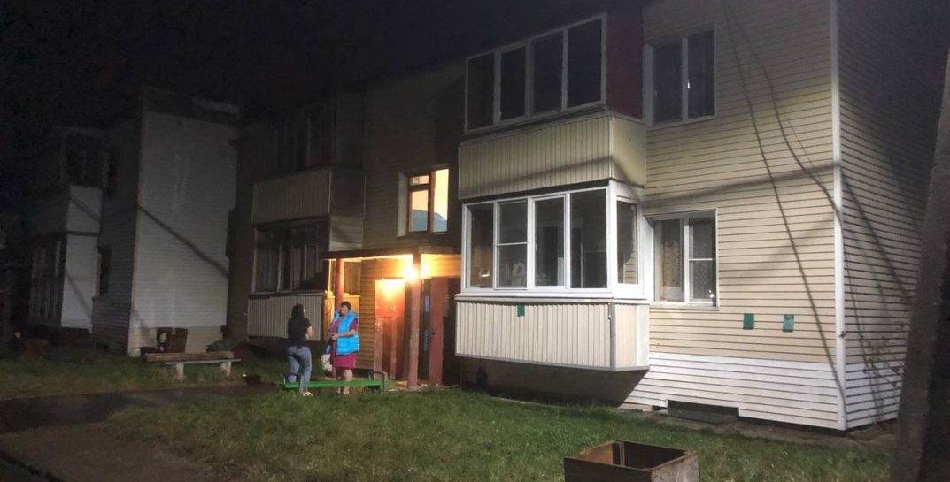 Под Кличевом соседи услышали звук пожарного извещателя и спасли пенсионера из огня