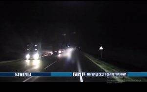 В Шкловском районе грузовик насмерть сбил мужчину, который шел в темноте по дороге без фликеров