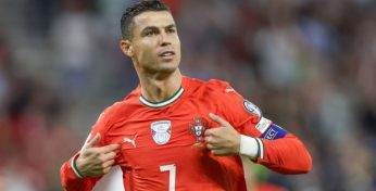 В мире появился первый футболист-миллиардер. Вы его знаете